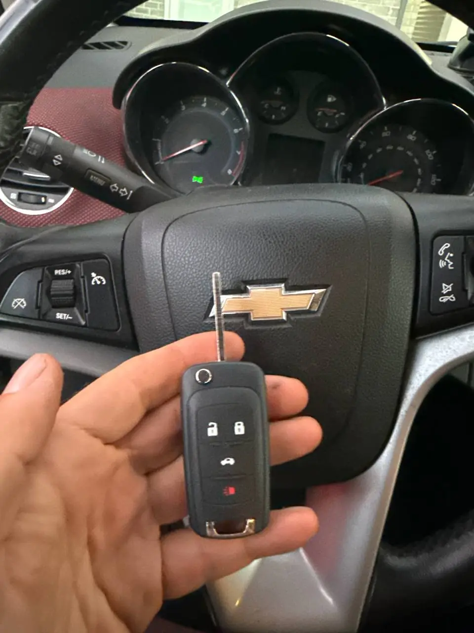 Mobile locksmith cutting and programming a new key for Chevrolet Cruze after all keys were lost in Bowling Green Kentucky