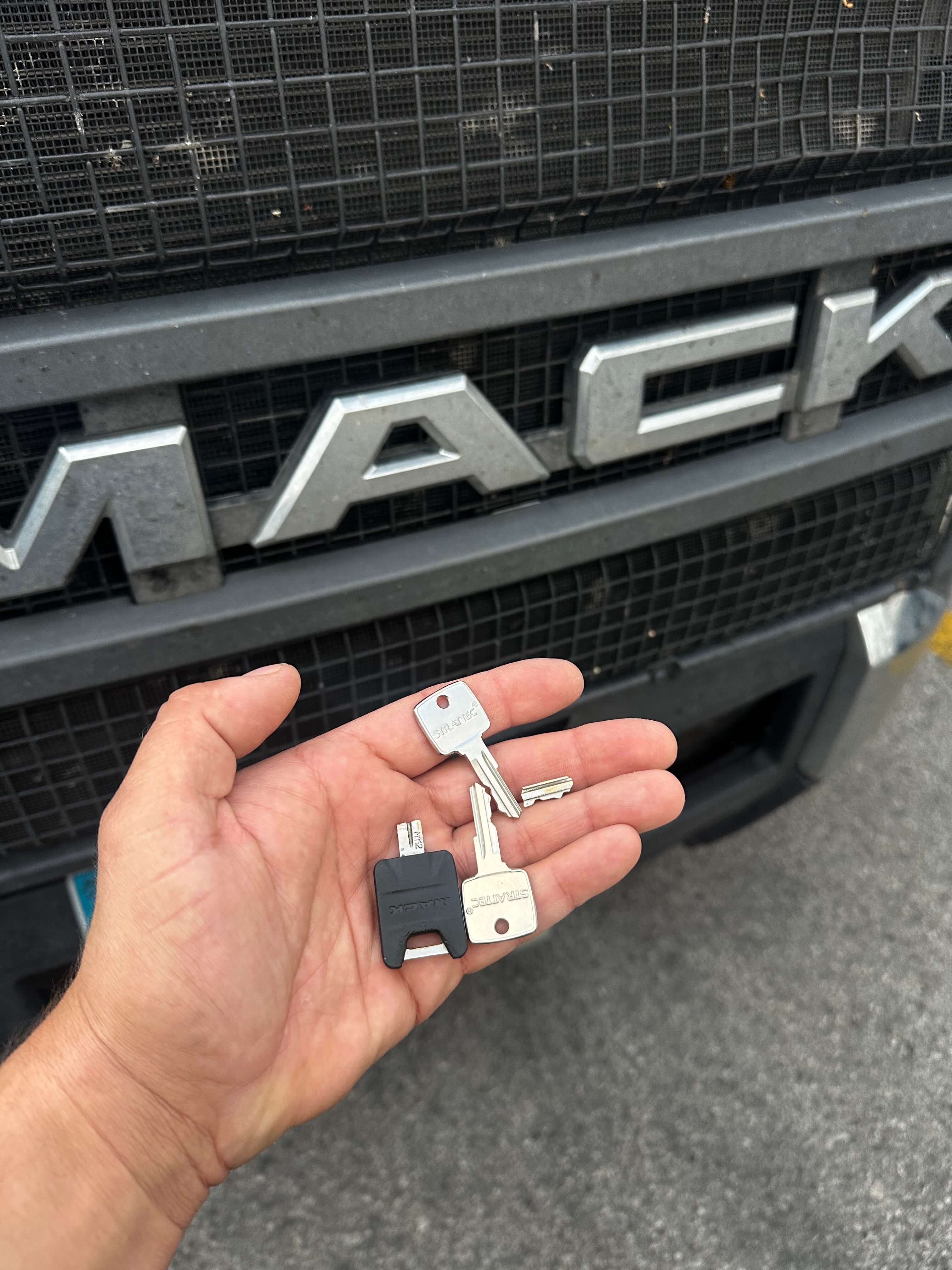 Picture of Semi Truck Key Replacement